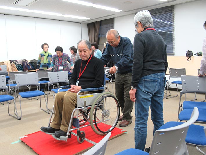 車椅子体験の様子